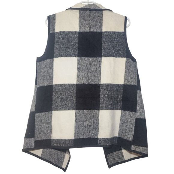 Women's black and white plaid sleeveless vest with pockets, One Size. NWT - Picture 2 of 7